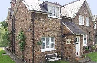 Pinfold Cottage Γιορκ 4*,